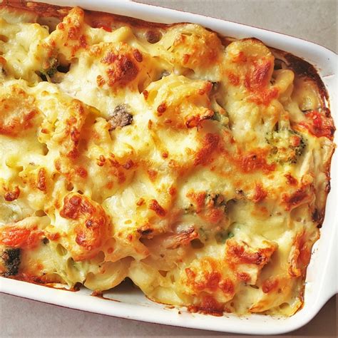 Easy cheesy chicken and vegetable pasta bake - Foodle Club