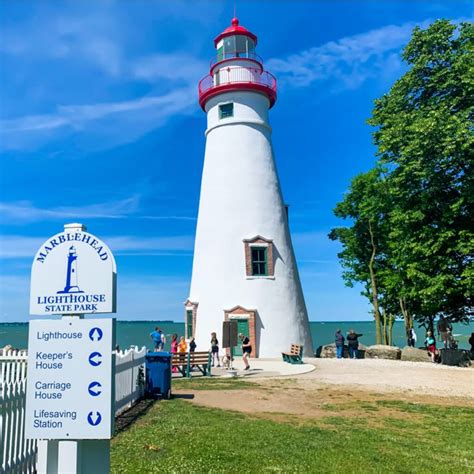 Gorgeous Lighthouses To Visit Along The Shores Of Lake Erie in 2021 | Lake erie, See the ...