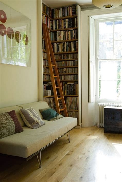 Clever Ways In Which A Corner Bookshelf Can Fill In The Blanks In Your ...