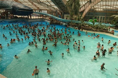 At the Aquaboulevard in Paris, those who cannot travel are “a bit like on vacation” – europe ...