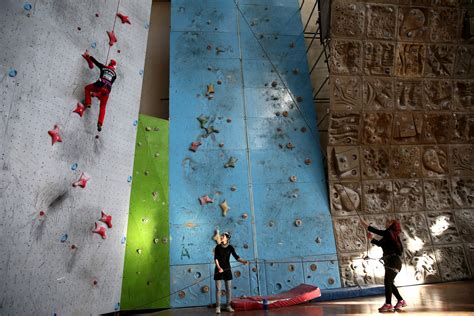 Women’s rock climbing gains foothold in Iran