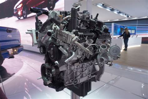 2018-ford-f-150-2.7-liter-ecoboost-engine-2 - Ford-Trucks.com