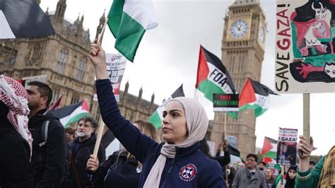 Pro-Palestinian protest in London sees thousands call for bombing to ...