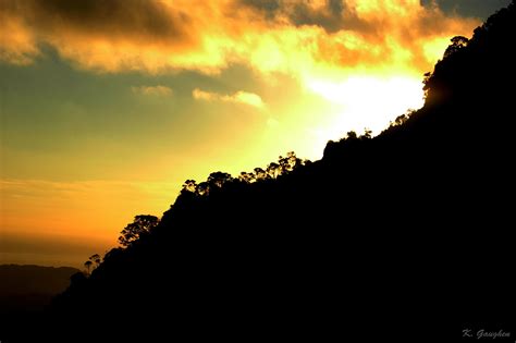 Sunrise from the Stairway To Heaven, a hike in Hawaii. : r/pics