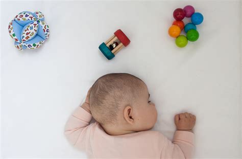 Infant Montessori Toys (2 to 10 months) - Far Out City