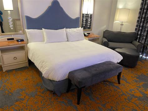 PHOTOS, VIDEO: Tour a Remodeled King Bed Room at the Newly-Reopened Loews Portofino Bay Hotel in ...