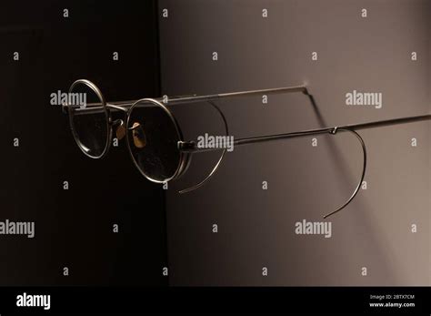 Round glasses frames hi-res stock photography and images - Alamy