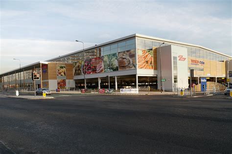 Tesco Extra, Stretford © David Dixon :: Geograph Britain and Ireland