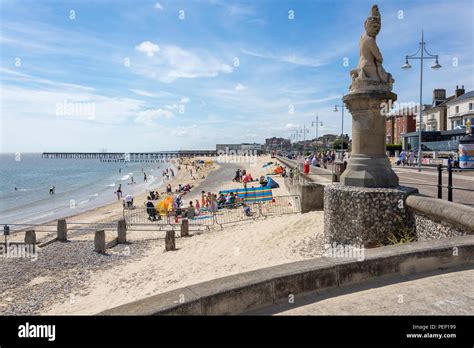 Lowestoft beach hi-res stock photography and images - Alamy