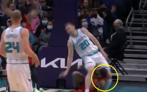 Video: Gordon Hayward suffers scary injury to same leg he previously broke