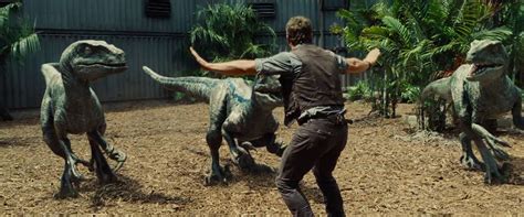 Jurassic World movie review & film summary (2015) | Roger Ebert