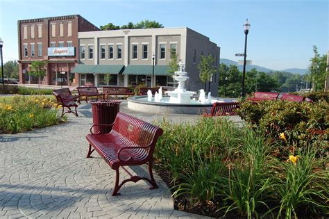 McMinnville, TN : The fountain square in downtown. photo, picture ...