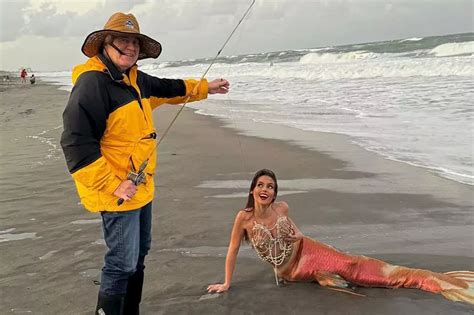 Bill Belichick Catches Girlfriend Jordon Hudson, 24, as a Mermaid on ...