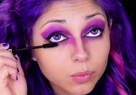 How to Perfect the Cheshire Cat's Purple Makeup Look for Halloween ...