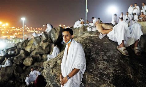 In pictures: Millions scale Mount Arafat as Haj nears completion ...