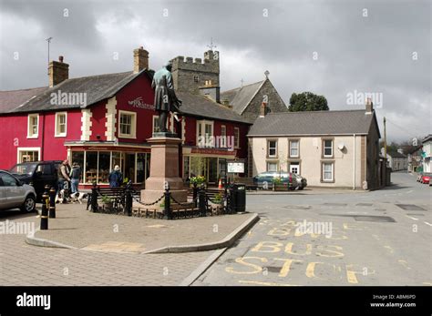 Statue Town Centre Tregaron Ceredigion West Wales Stock Photo - Alamy