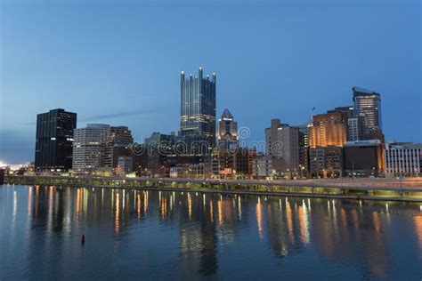 Pittsburgh Skyline at Night Editorial Photo - Image of night, bird ...