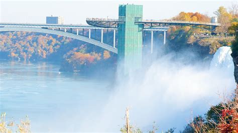 Rainbow Bridge in Niagara Falls, New York | Expedia.ca