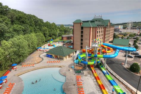 Country Cascades Waterpark Resort, Pigeon Forge: Room Prices & Reviews | Travelocity