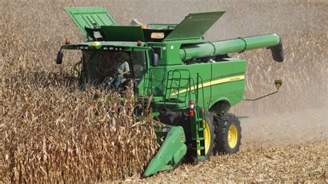 C & B Operations | Differences Between John Deere Combines