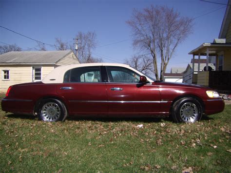 2002 Lincoln Town Car - Pictures - CarGurus