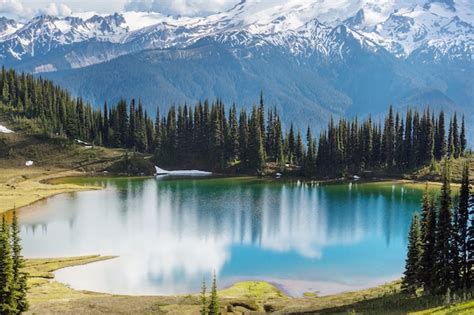 Premium Photo | Image lake and glacier peak in washington, usa