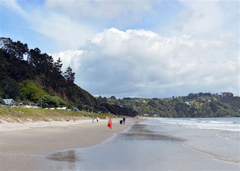 15 BEST Beaches in New Zealand (on the North Island)