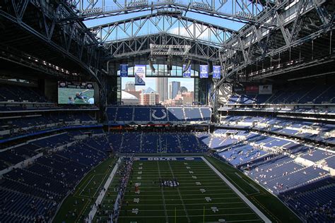 Lucas Oil Stadium | Looking North. Downtown Indianapolis can… | Flickr