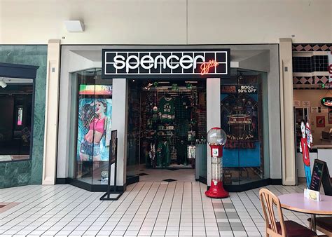 Vintage Spencer’s storefront - Eagle Ridge Mall, Lake Wales, FL : deadmalls