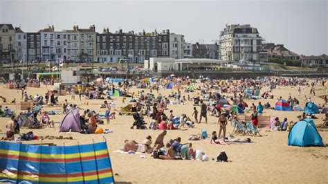 Turner Contemporary: Did art transform 'no-go zone' Margate? - BBC News