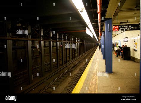 Interior of NYC Subway station Stock Photo - Alamy