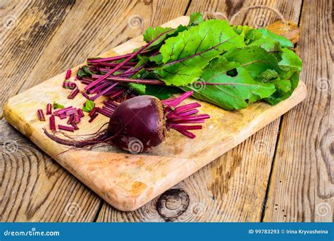 Fresh Raw Beetroot, Sliced on Kitchen Cutting Board Stock Image - Image of autumn, farm: 99783293