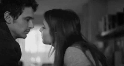 Kiss Kissing GIF - Kiss Kissing Couple - Descubre y comparte GIF