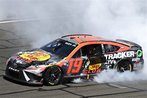 Martin Truex Jr. picks up fourth Sonoma victory in dominating fashion ...