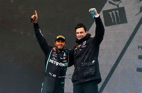 Toto Wolff offers thoughts on Lewis Hamilton's Mercedes future