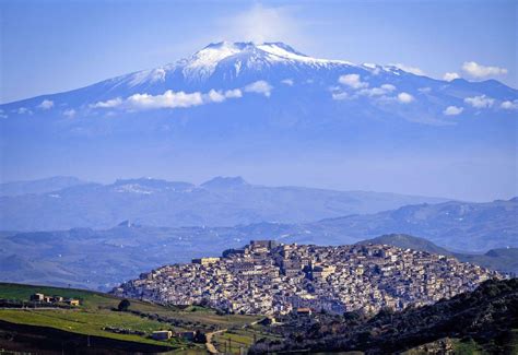 WALKING IN SICILY'S MOUNTAINS