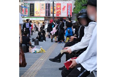 【写真】「トー横キッズ」の少女を売りさばく歌舞伎町・悪徳スカウトの手口｜NEWSポストセブン