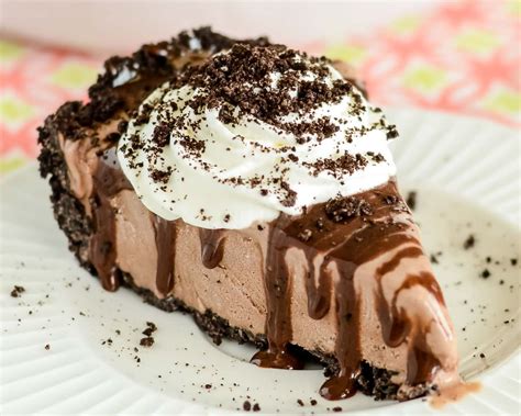 Frozen Mud Pie Recipe with Oreo Crust | Lil' Luna