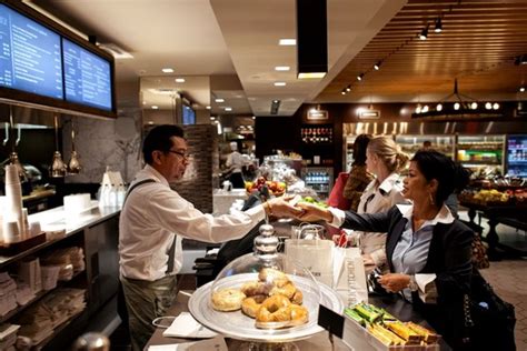 For Hotel Dining, Waiters Are Out, Self-Serve Is In - WSJ