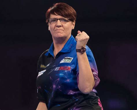 Lisa Ashton Becomes The First Woman To Win A PDC Tour Card | Femina.in