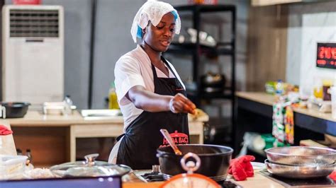 Hilda Baci: Nigerian chef ready to take world cooking record - BBC News