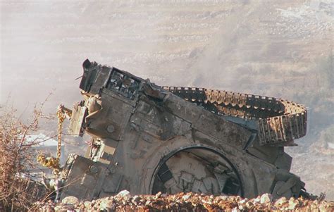 Merkava IV knocked out by a Hezbollah IED in Lebanon - July 2006 [1100x700] : DestroyedTanks