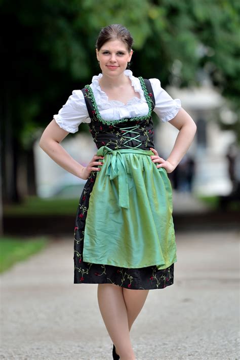 Historical Inspiration: Traditional German/Austrian Dirndl ...