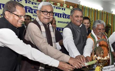 Bihar Chief Minister Nitish Kumar Gives Tips To State Legislators