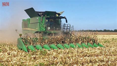 Riding with Matt: John Deere S790 Combine Harvesting Corn - YouTube