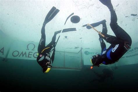 Underwater Ice Hockey | HockeyGods