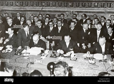 Signing of the Treaty of Rome Stock Photo: 69344854 - Alamy