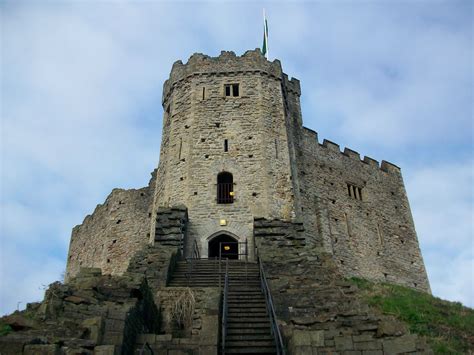 Cardiff Castle, Cardiff, South Wales | Holidayspots4u