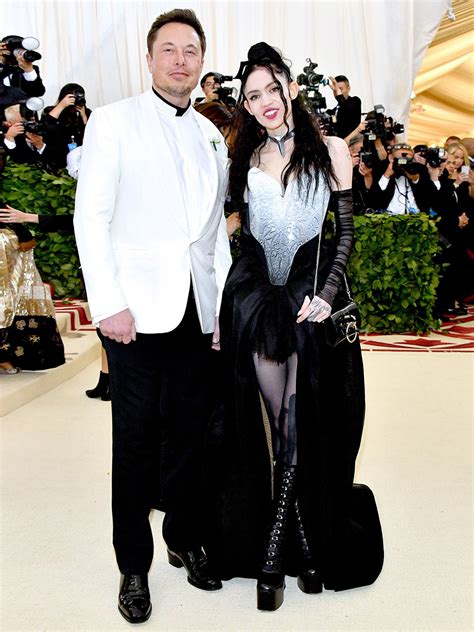 Elon Musk ออกแบบชุดในงาน Met Gala ให้ Grimes