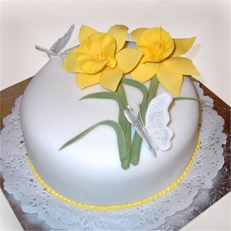 daffodil cake for Phyllis' birthday | Birthday cake for mom, Daffodil ...